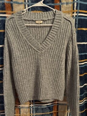 a.n.a Women's V-Neck Chunky Ribbed Sweater in Gray